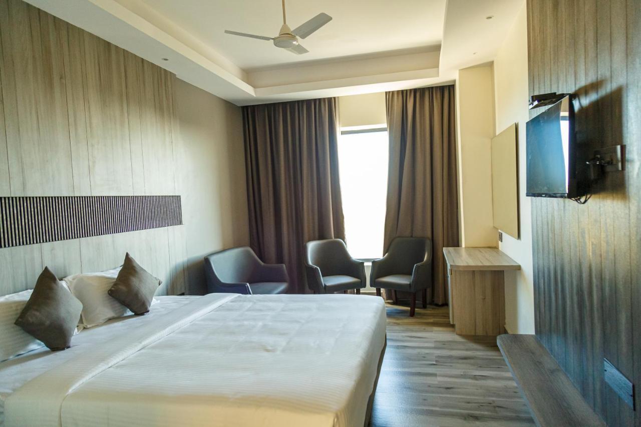 Hotel Galore Inn Mysore Exterior photo